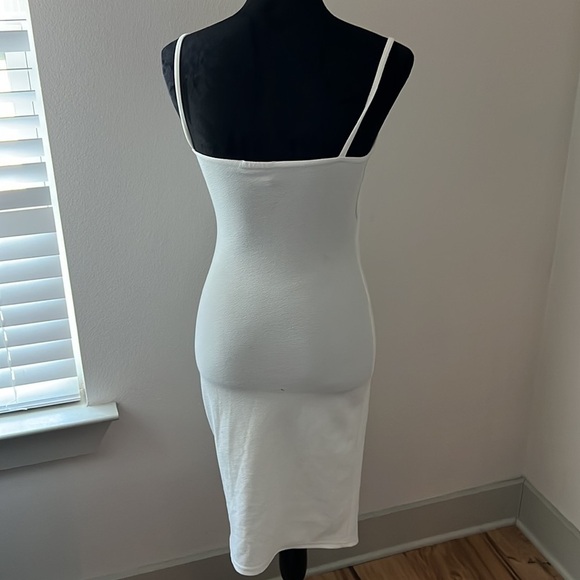 Pretty Little Things Lauriell White Wrap Front Crepe Midi Dress Sz 6 - Picture 6 of 7